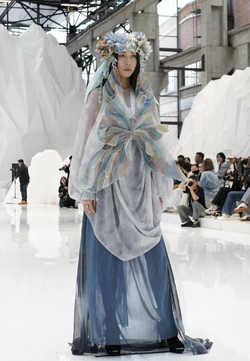 服裝與服飾設(shè)計專業(yè)2024屆畢業(yè)作品發(fā)布會圓滿落幕